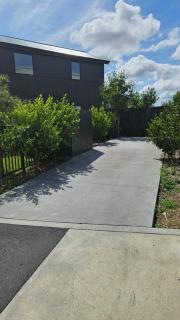 Auckland airport homes six minutes from airport three bedrooms two and half bathrooms - 6
