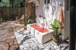 SAYA Nest Self-Service Home in Rainforest Nest with Kitchen - Pet Friendly, Monkeys, Bats! - - 7