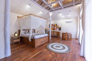 Walakiri Bungalow Single Room Bungalow with Queen Bed, Sofabed, Shower, FREE Access to Pool and Gym, Onsite SPA, Car-Bike-ATV Rental, Diving and Fishing - - 9