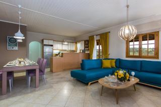 Lefkothea Villas with Large Pool, BBQ & Playground - Adelianos Kampos - 6
