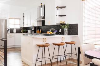 Lux Newly Remodeled DT, Patio, Fully Stocked 5Bd, 3Ba - 8