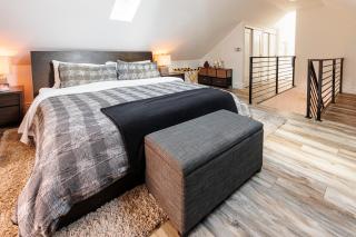 Lux Newly Remodeled DT, Patio, Fully Stocked 5Bd, 3Ba - 3