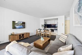 Circle on Cavill - QStay - Gold Coast - 9
