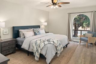 Desert Luxe Design Fun home with Amazing Views for Family - 2