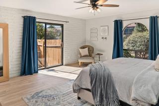 Desert Luxe Design Fun home with Amazing Views for Family - 1