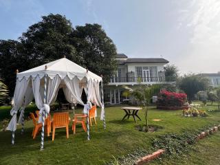 Brigadier Farm Stay Media Room - - 7