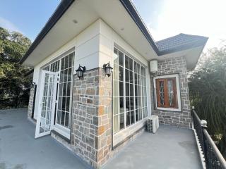 Brigadier Farm Stay Media Room - - 2
