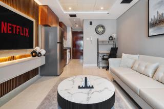 Luxury Jlt Studio Lake View Metro 5minmarina - 9