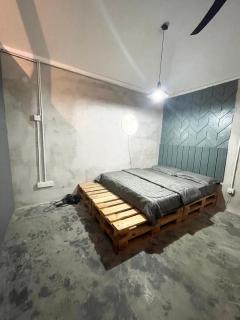 Kerlingfornia Pond View Farm House - 2