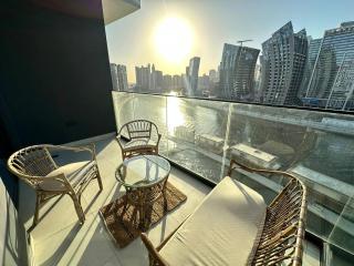 Bright Studio Burj Khalifa & Canal Views Pool - Dubai - 4