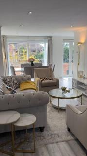Luxurious & Beautiful Room With Double Bed-Own TV - Northfleet - 7