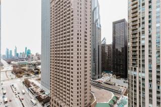 Blueground Lakeshore East pool wd nr park CHI-1198 - Chicago - 2