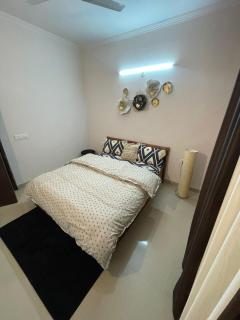 Urban Escape - 2BHK Stay - Ghaziabad - 8