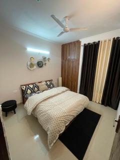 Urban Escape - 2BHK Stay - Ghaziabad - 5