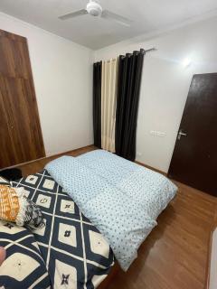 Urban Escape - 2BHK Stay - Ghaziabad - 4