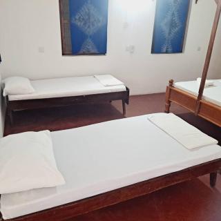 Oasis Beach Inn - 1