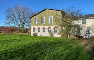 Pet Friendly Apartment - - 2