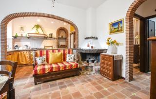 1 Bedroom Gorgeous Home In Mascalucia - Mascalucia - 9