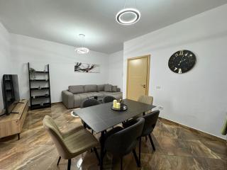 City Center Gem with Jacuzzi & Terrace - Durazzo - 5