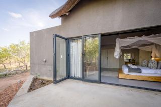 Raptors Luxury Farmhouse - 1