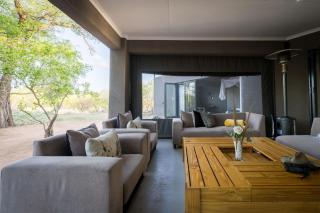 Raptors Luxury Farmhouse - 5