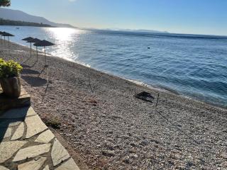 WATERFRONT LUXURY Villa - Agioi Theodoroi - 4