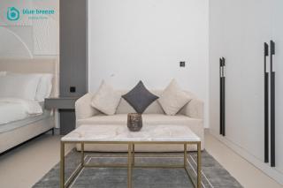 Blue Breeze - Trendy Studio with Balcony & Stylish Interiors - 4