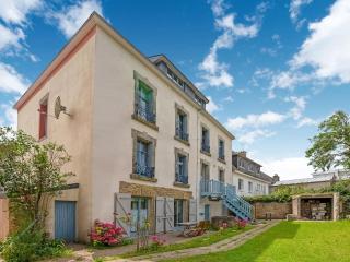 Luxurious Mansion in Castle Grounds in Lantheuil - Lantheuil - 4