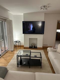 Stylish Happiness Home - Surrey - - 2