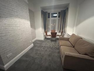 Spotless Ground Floor Apartment - 2