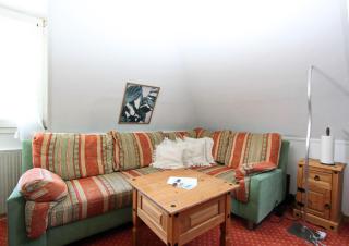 Üüs Hüs, App. 2 - 9