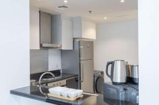 Free housekeeping visits during your stay - StayShort - Marina Views and a 3 Bedroom Apartment in Dubai Marina - 1