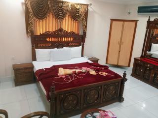 New Indus Hotel - - 0