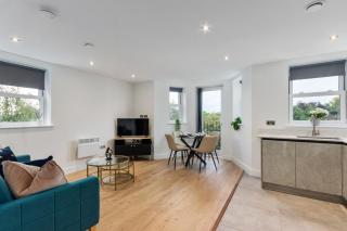 Lavish 2-Bedroom Apartment by E2M, Leatherhead - Leatherhead - 4