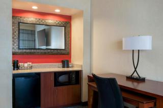 Courtyard by Marriott Mt. Laurel - Mount Laurel - 2