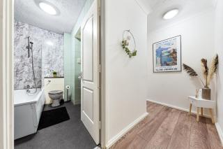 Elegant & Cozy FBS Downtown Flat - 4