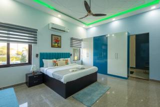 ELIVAAS Aarul 4 BHK Villa with Pvt Pool, Gazebo & Game Zone - Gurgaon - 5