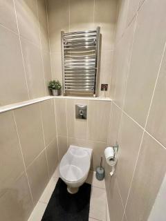 Studio Flat by Brookland Stays Serviced Accommodation Short Lets Leeds with Free WiFi - Central Station - 6