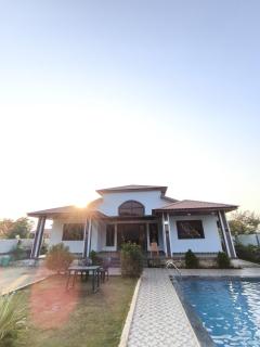 4Bhk Luxury FarmHouse - Lonavala - 8