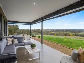 Heathcote Getaway, Nullegai with Spectacular Views - - 8