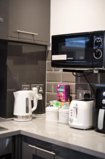 Cosy 1Br Relocation Contractors Family with parking - 4