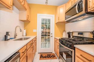 Charming Two-Master Queen Bedroom in Washington DC - 7