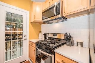 Charming Two-Master Queen Bedroom in Washington DC - 6