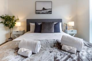 Bright Cityside 4BR Sunlit Balcony at Tuam St - 7