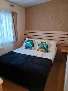 Seashell Hideaway Caravan at Seawick Holiday Park - Clacton-on-Sea - 2