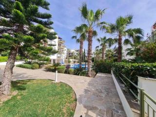 Danaos 2 bedroom apt with outdoor pool - Paphos - 1