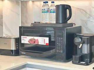 Comfortable 1br Jvc Balcony Parking - 3