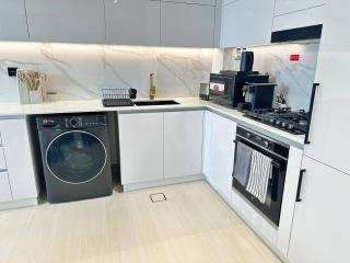 Comfortable 1br Jvc Balcony Parking - 4