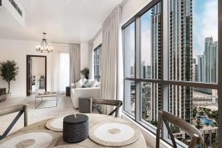 Breathtaking Views & Contemporary Comfort in the Heart of Downtown - 3