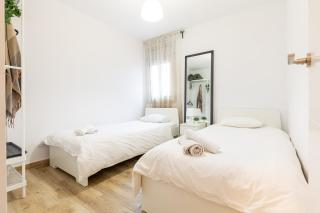 Josep Tarradellas Entire Apartment - 4